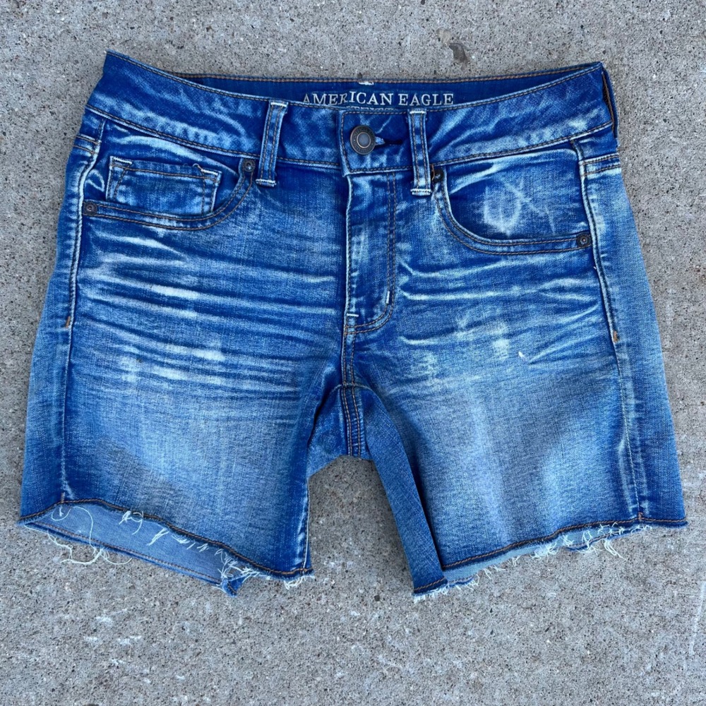 American Eagle Super Super Stretch Midi Denim Shorts Medium Wash Raw Hem Size 6